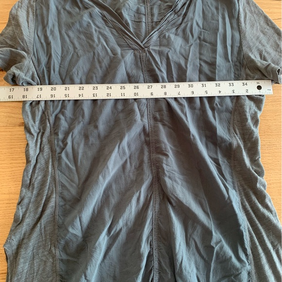 XCVI Contrast Vneck Short Sleeve Tee Shirt Tunic Gray  Women’s Medium Preloved - Picture 9 of 11